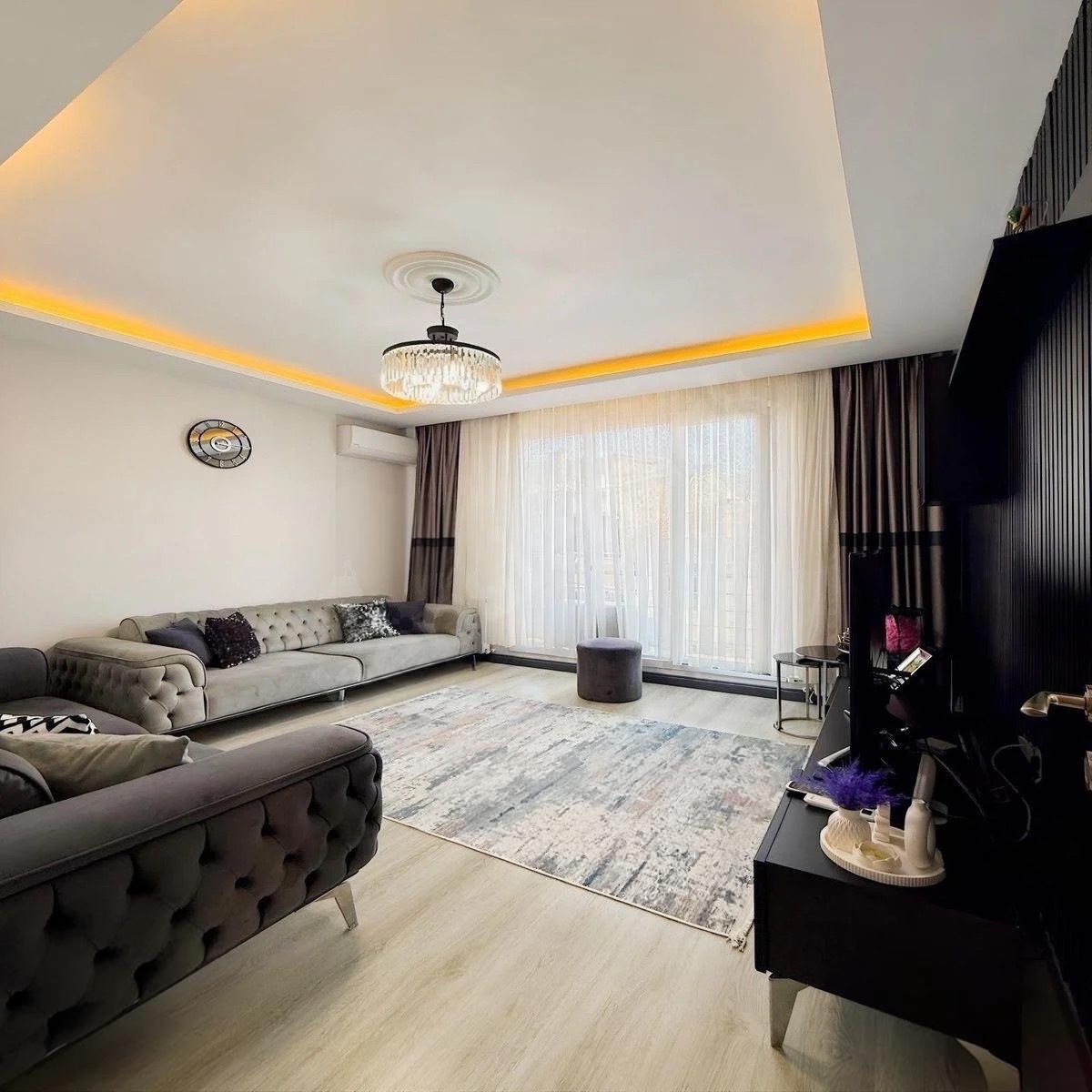 BAHÇEŞEHİR LOKASYONUNDA KAPALI OTOPARKLI 2+1 SATILIK DAİRE